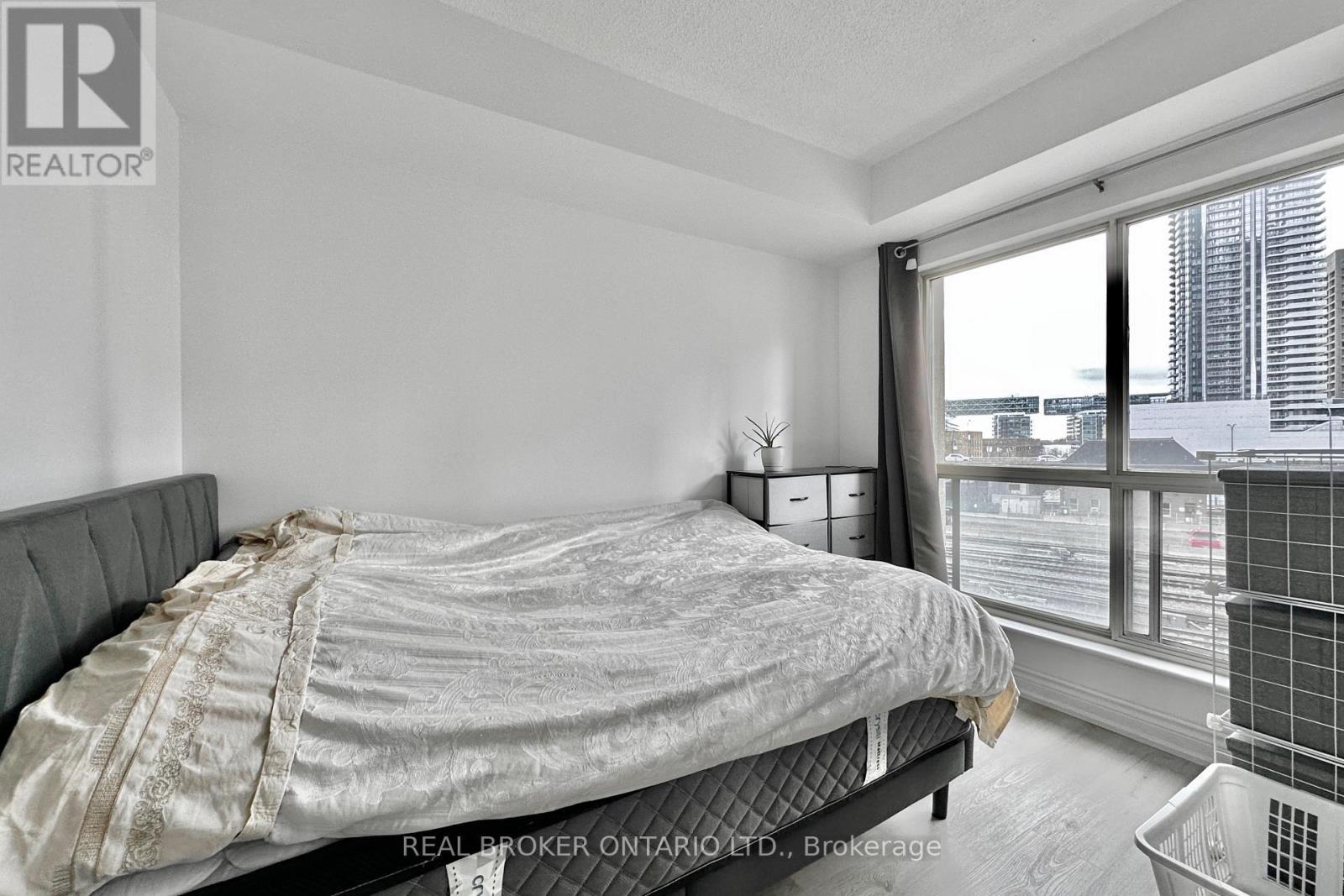 518 - 25 The Esplanade, Toronto, ON - Indoor Photo Showing Bedroom