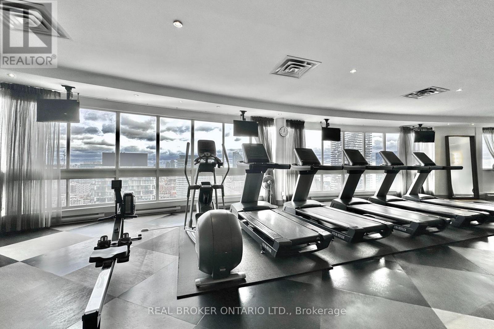518 - 25 The Esplanade, Toronto, ON - Indoor Photo Showing Gym Room