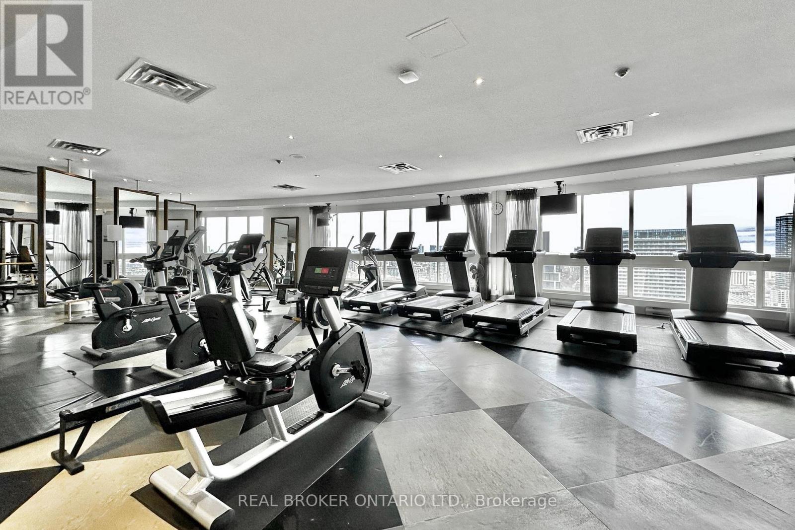 518 - 25 The Esplanade, Toronto, ON - Indoor Photo Showing Gym Room