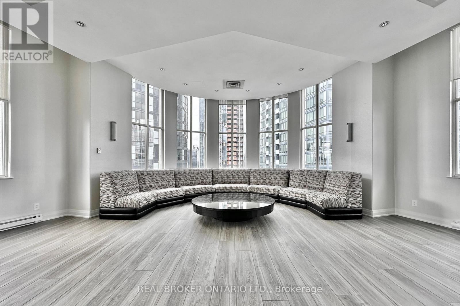 518 - 25 The Esplanade, Toronto, ON - Indoor