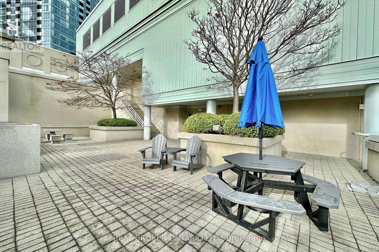 518 - 25 The Esplanade, Toronto, ON - Outdoor