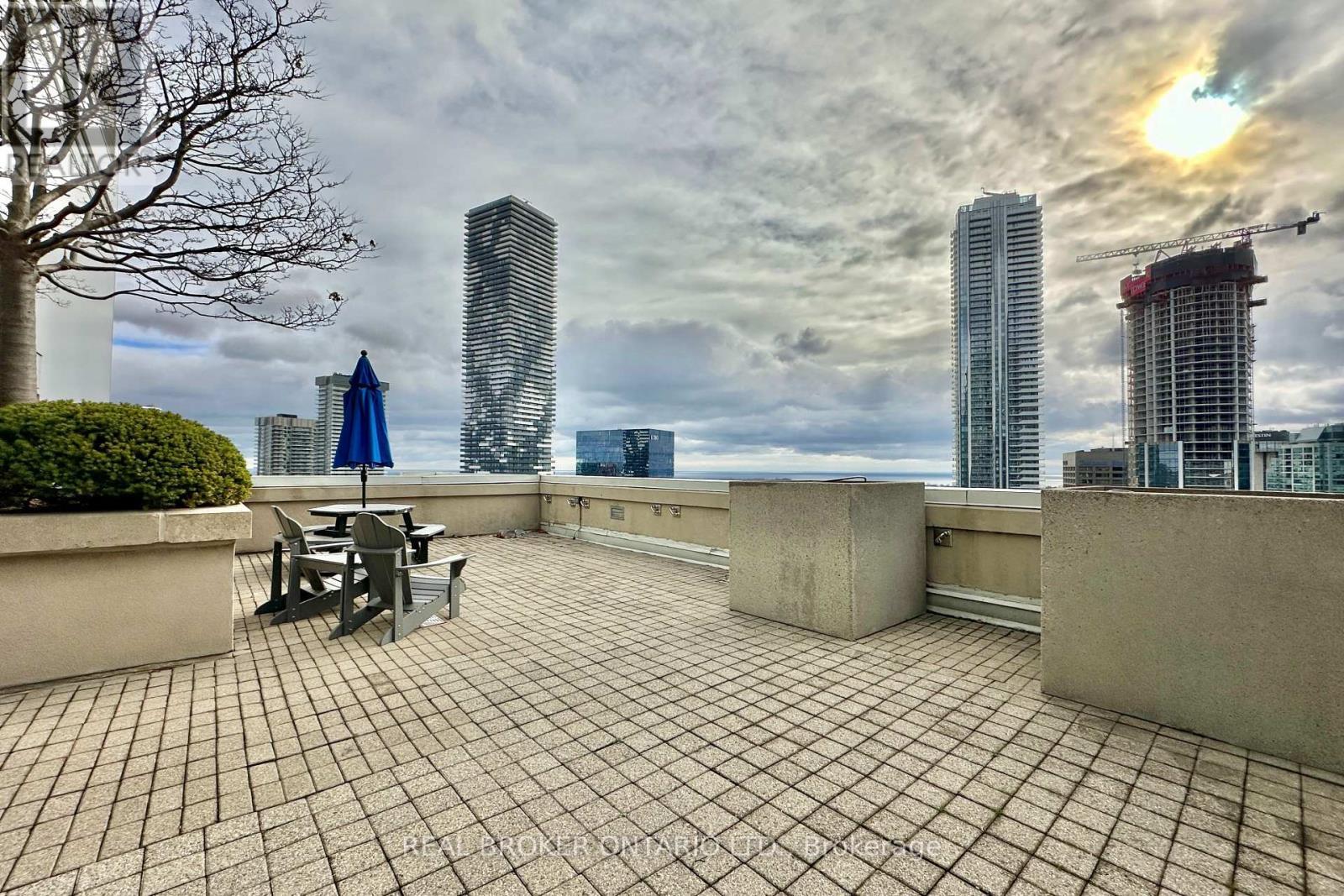 518 - 25 The Esplanade, Toronto, ON - Outdoor