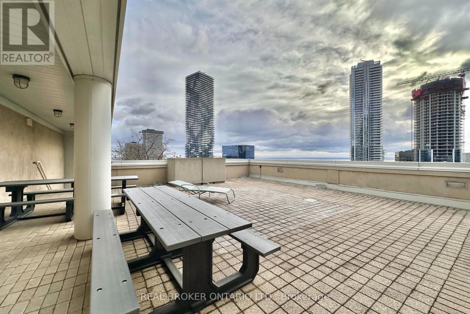 518 - 25 The Esplanade, Toronto, ON - Outdoor