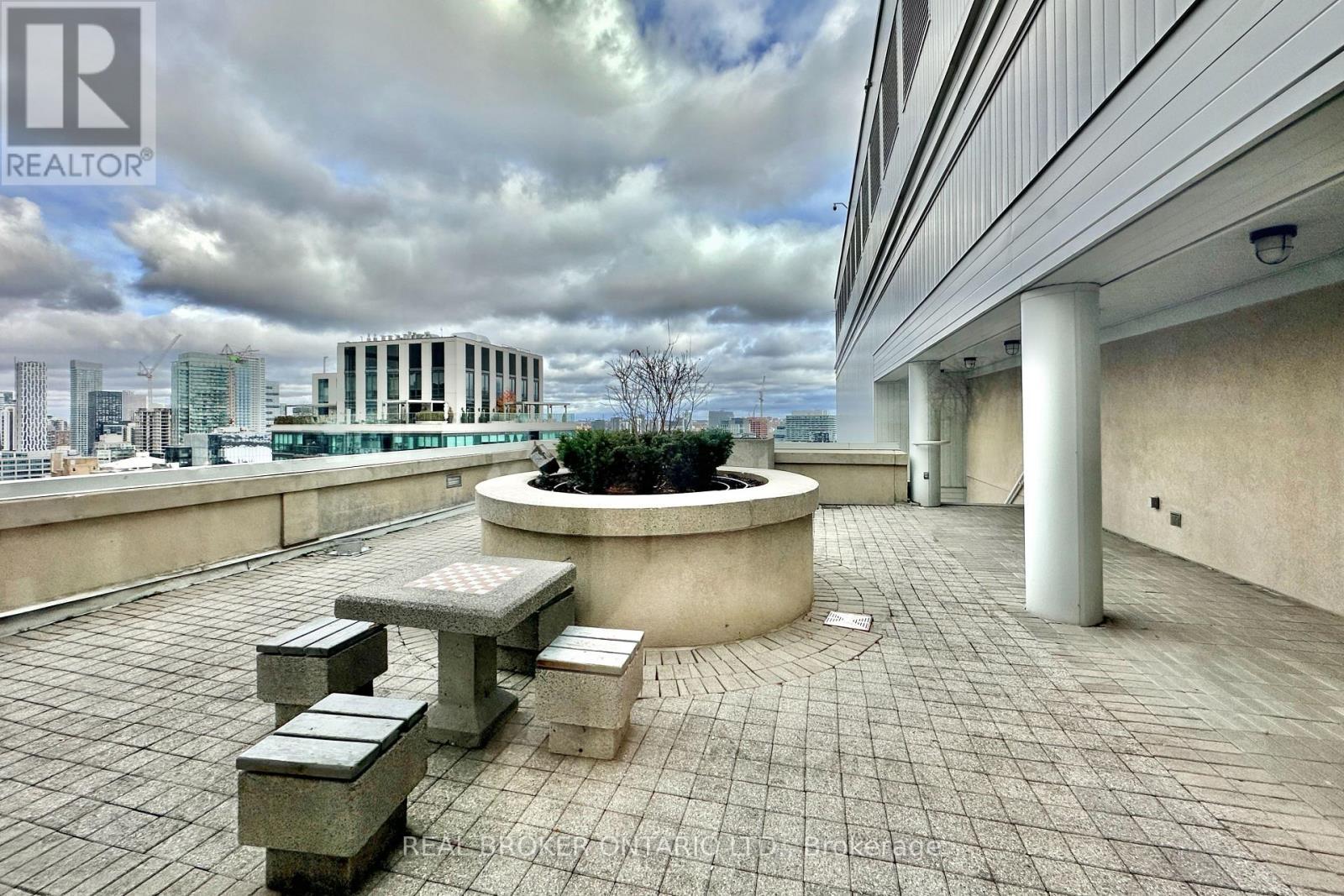 518 - 25 The Esplanade, Toronto, ON - Outdoor