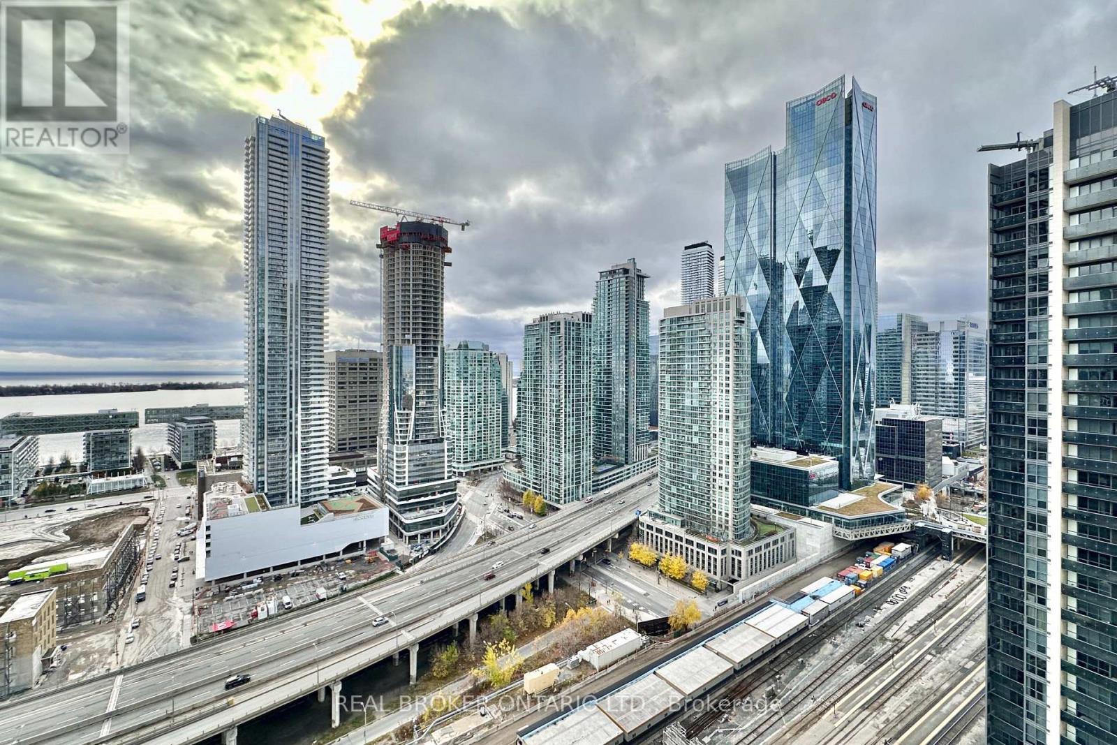 518 - 25 The Esplanade, Toronto, ON - Outdoor With Facade