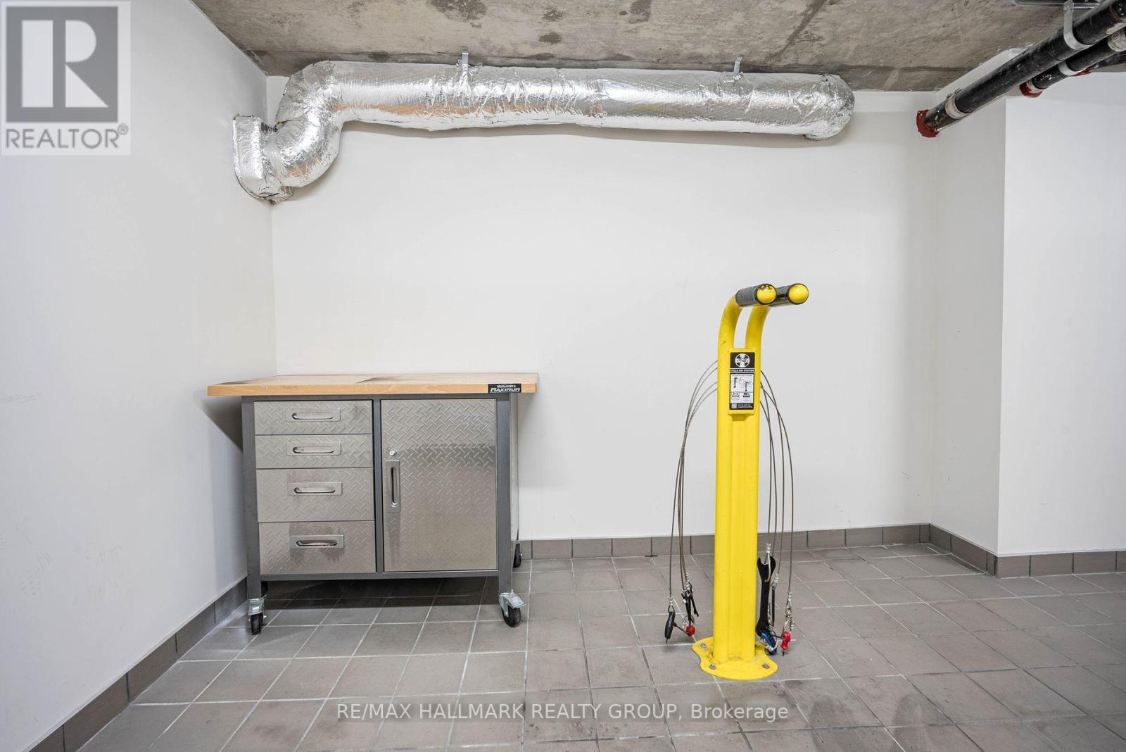 Bike station - 208 - 555 Anand Private, Ottawa, ON - Indoor