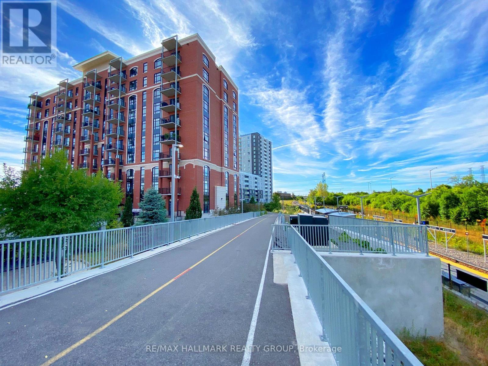 Transitway beside building - 208 - 555 Anand Private, Ottawa, ON - Outdoor