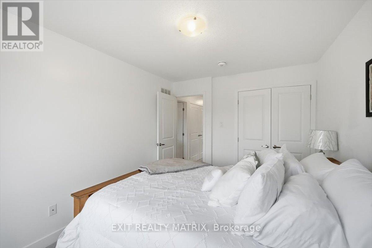 641 Putney Crescent, Ottawa, ON - Indoor Photo Showing Bedroom
