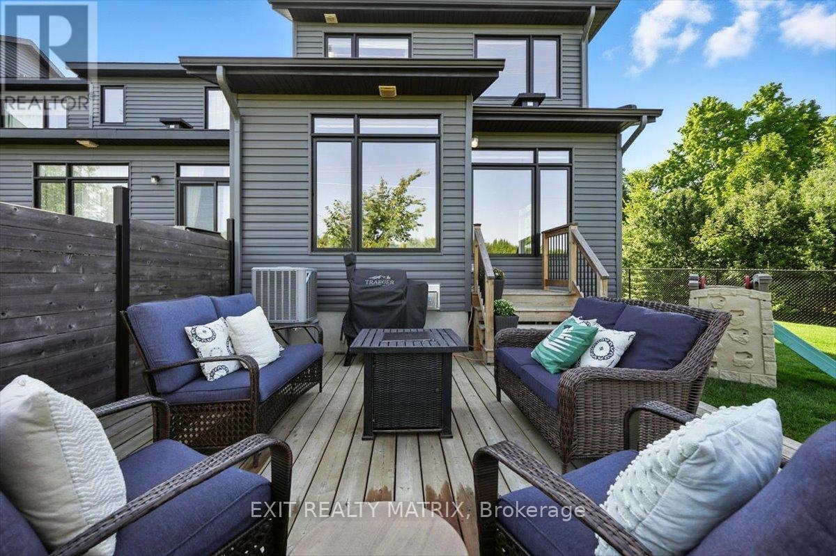 641 Putney Crescent, Ottawa, ON - Outdoor With Deck Patio Veranda With Exterior