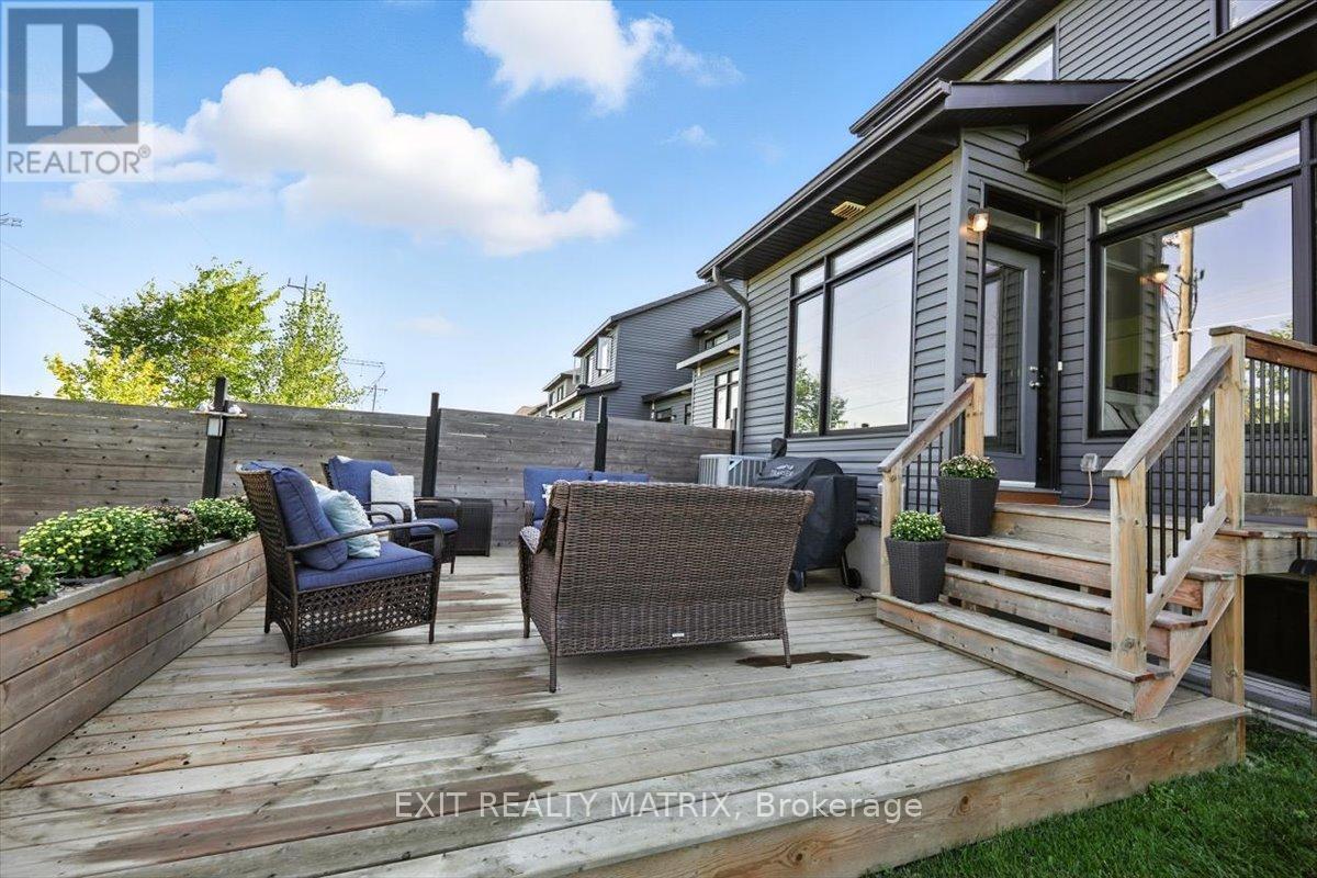 641 Putney Crescent, Ottawa, ON - Outdoor With Deck Patio Veranda