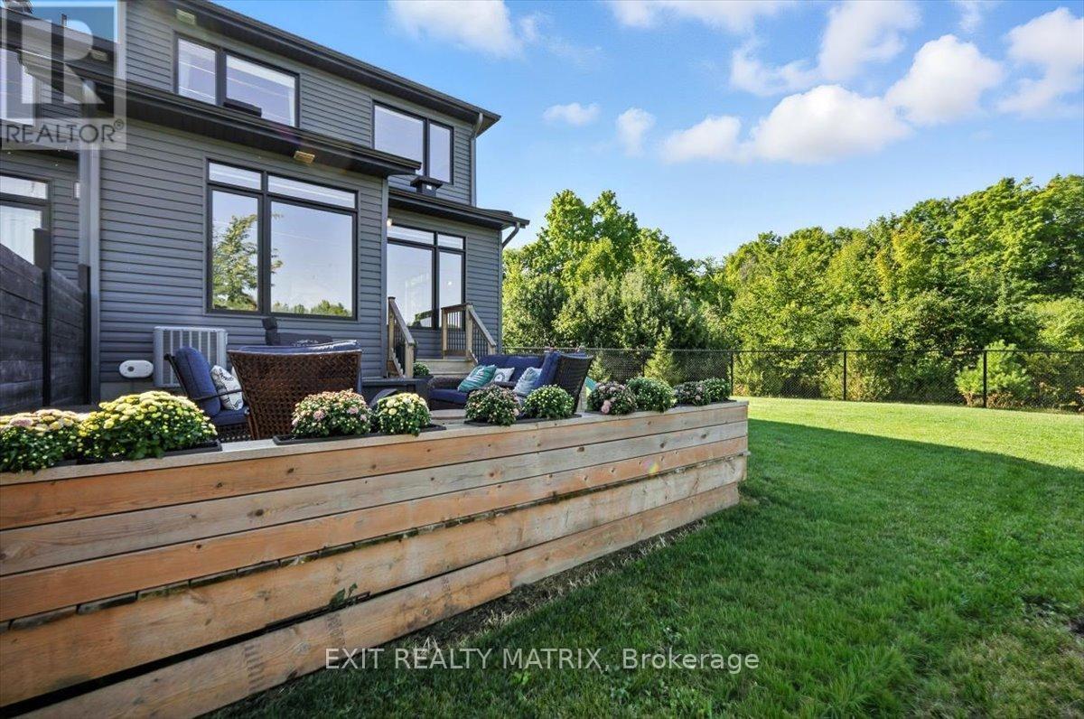 641 Putney Crescent, Ottawa, ON - Outdoor