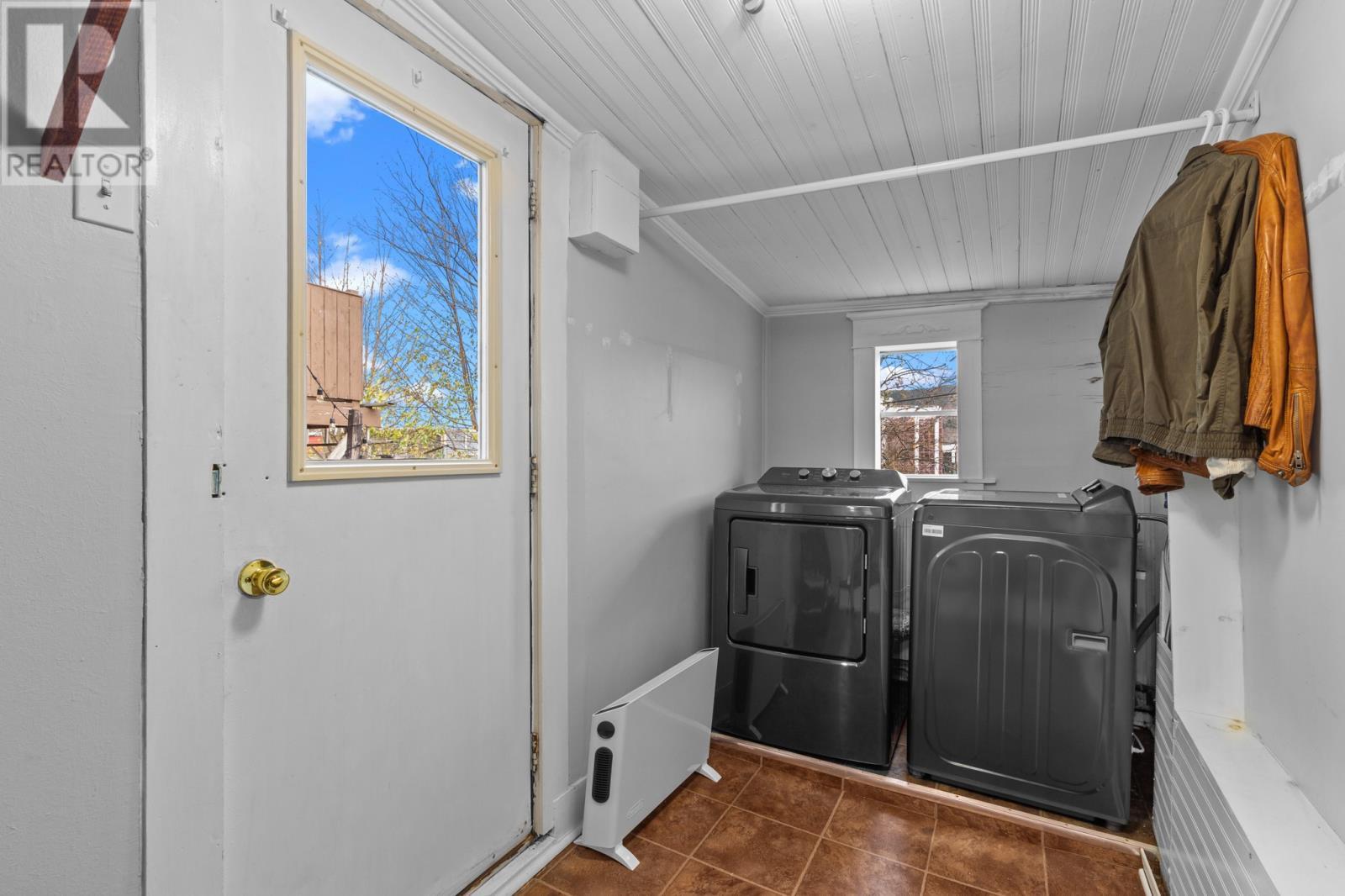 129 Cabot Street, St. John'S, NL - Indoor Photo Showing Laundry Room