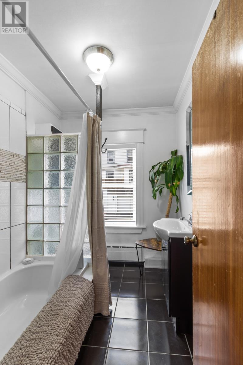 129 Cabot Street, St. John'S, NL - Indoor Photo Showing Bathroom