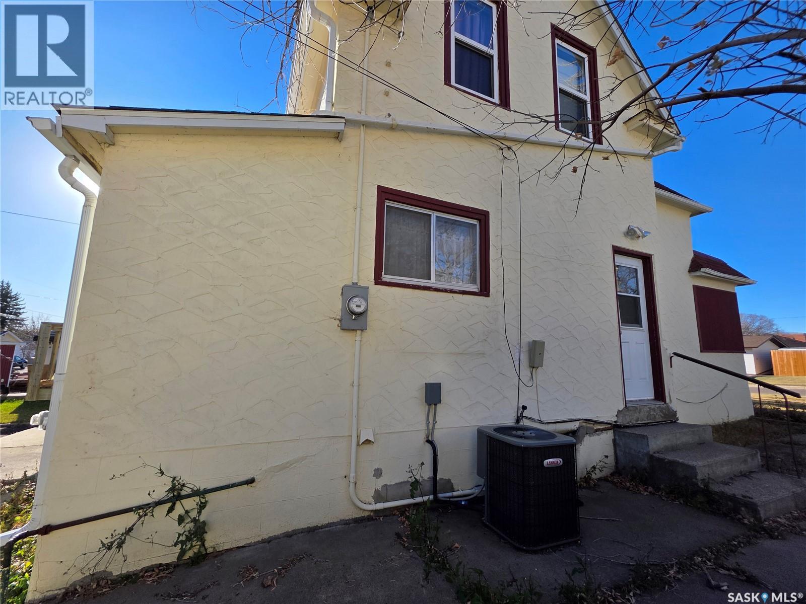 409 2Nd Avenue Ne, Swift Current, SK - Outdoor With Exterior