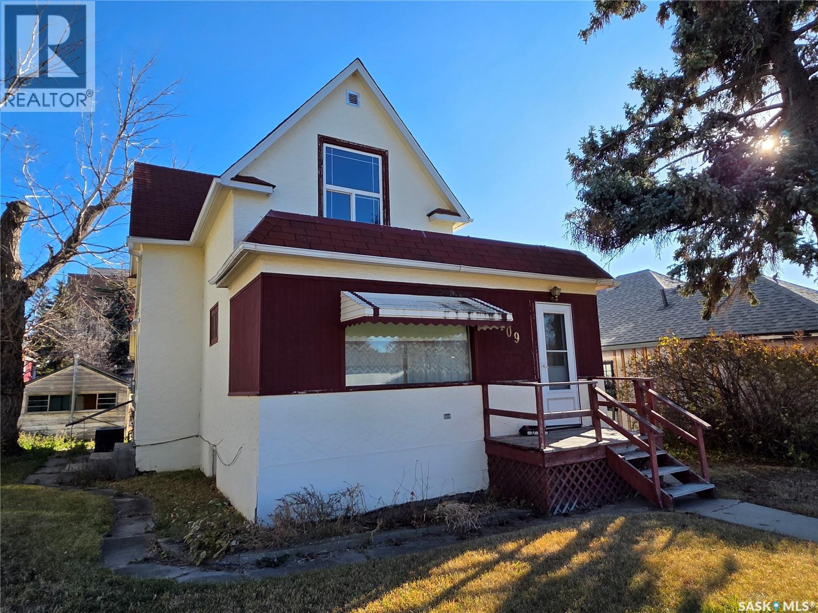 409 2Nd Avenue Ne, Swift Current, SK - Outdoor