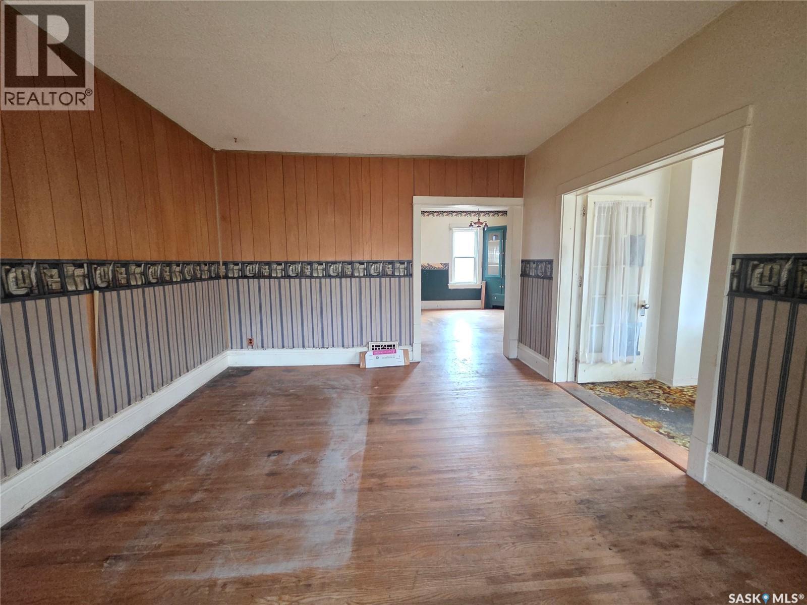 409 2Nd Avenue Ne, Swift Current, SK - Indoor Photo Showing Other Room