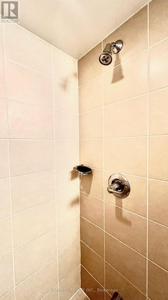 409 - 560 Front Street W, Toronto, ON - Indoor Photo Showing Bathroom