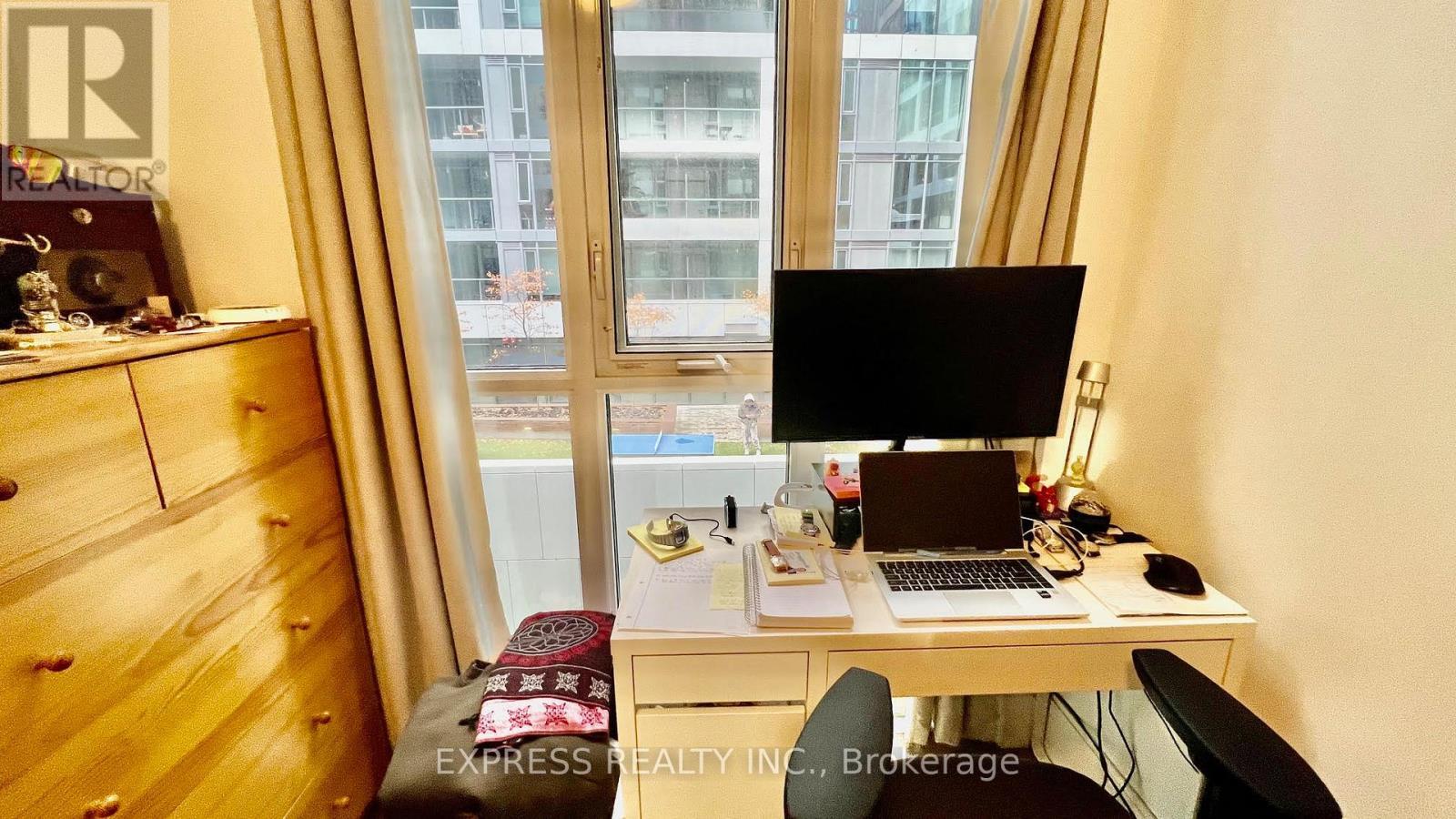 409 - 560 Front Street W, Toronto, ON - Indoor Photo Showing Office