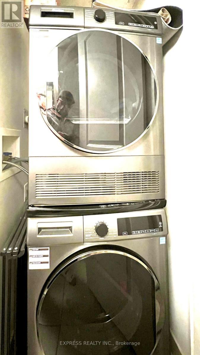 409 - 560 Front Street W, Toronto, ON - Indoor Photo Showing Laundry Room