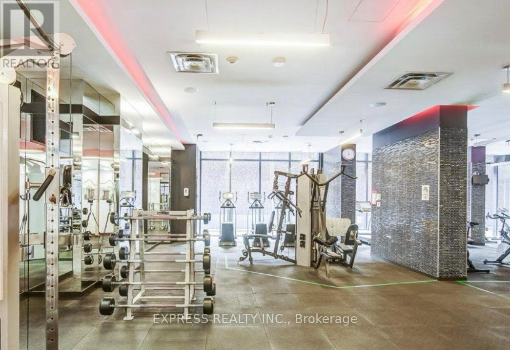409 - 560 Front Street W, Toronto, ON - Indoor Photo Showing Gym Room