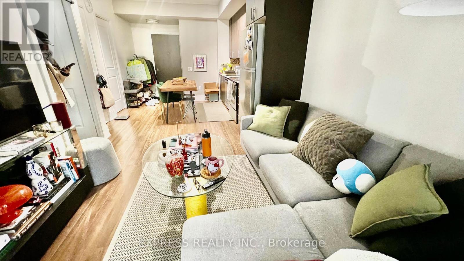 409 - 560 Front Street W, Toronto, ON - Indoor Photo Showing Living Room