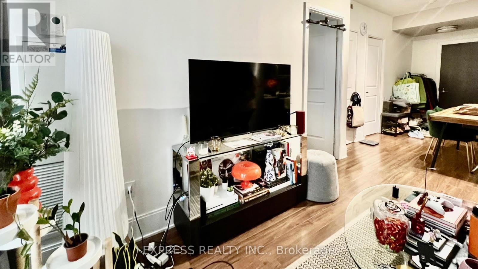 409 - 560 Front Street W, Toronto, ON - Indoor