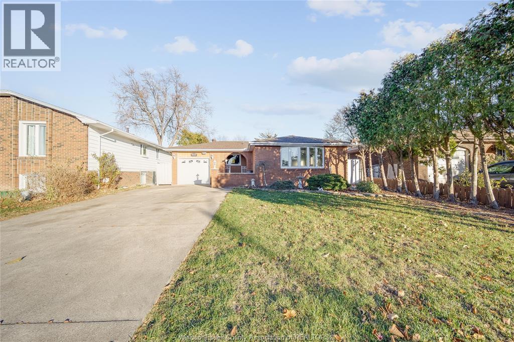 9223 Esplanade Drive, Windsor, ON - Outdoor