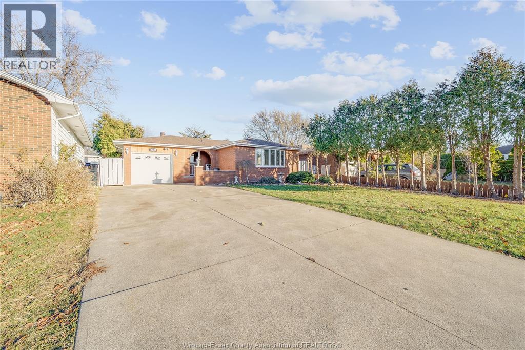 9223 Esplanade Drive, Windsor, ON - Outdoor