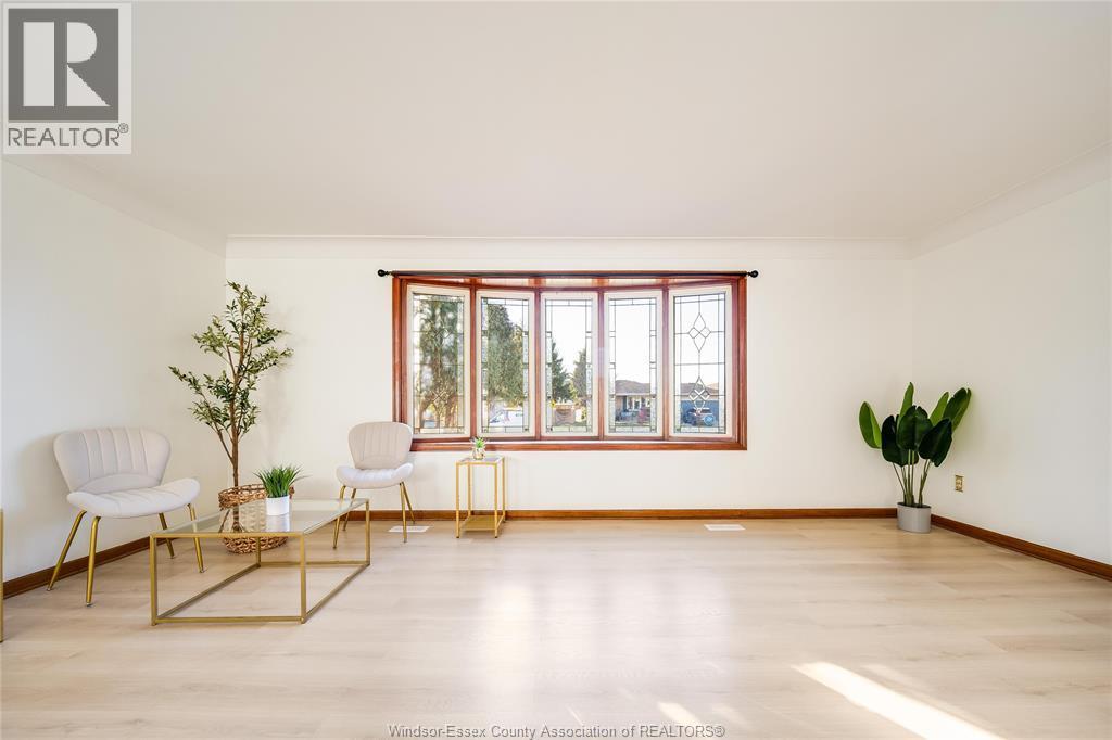 9223 Esplanade Drive, Windsor, ON - Indoor