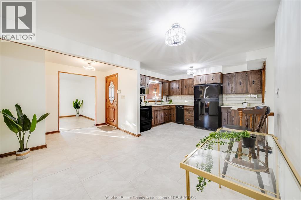 9223 Esplanade Drive, Windsor, ON - Indoor