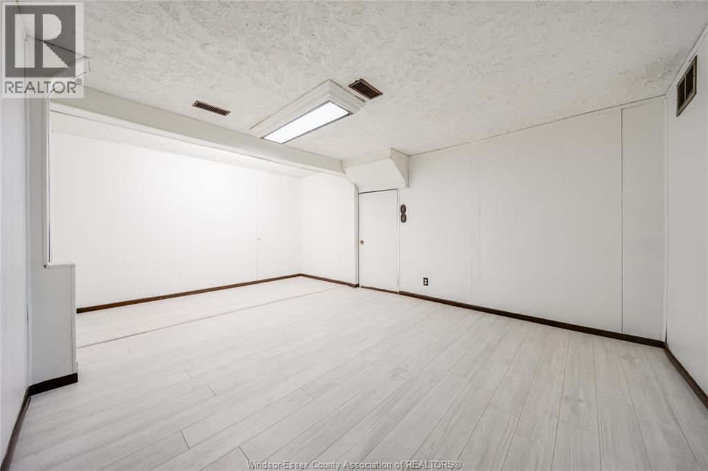 9223 Esplanade Drive, Windsor, ON - Indoor