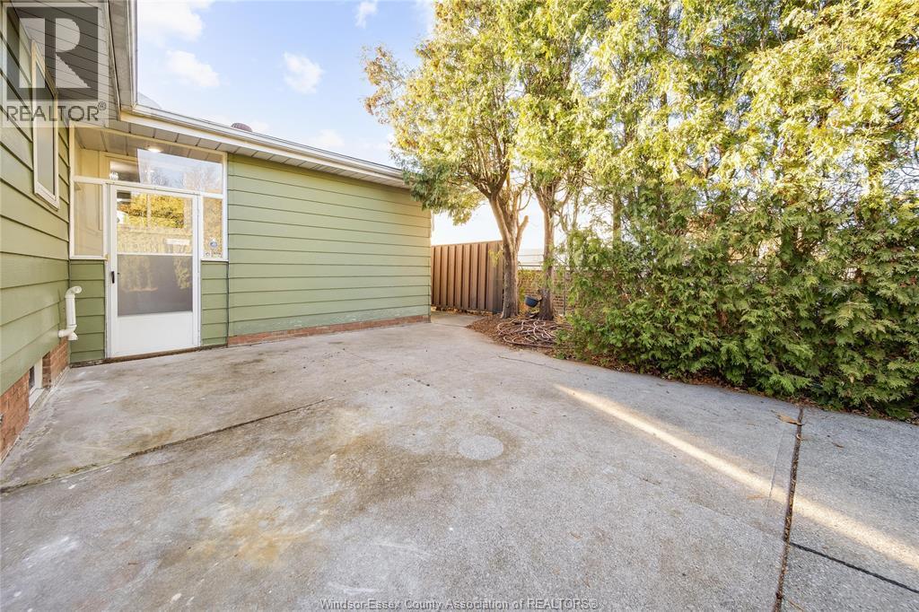 9223 Esplanade Drive, Windsor, ON - Outdoor