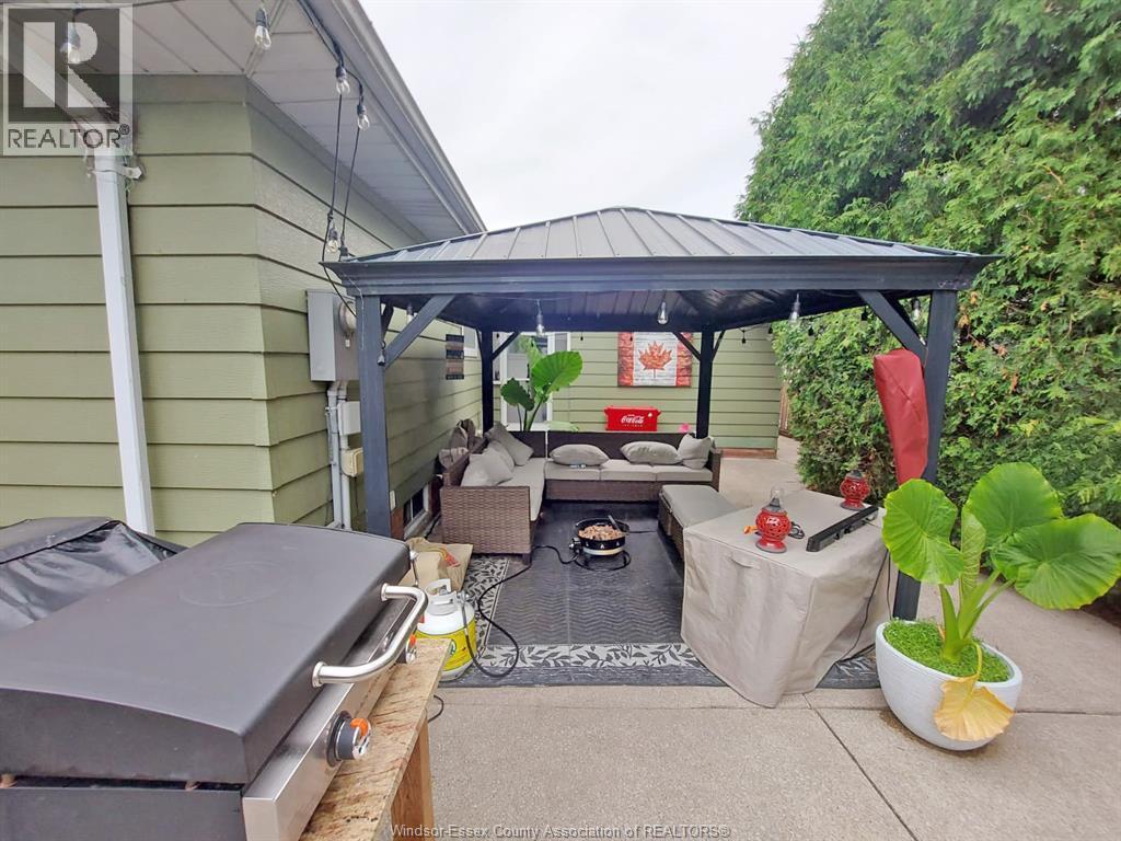 9223 Esplanade Drive, Windsor, ON - Outdoor