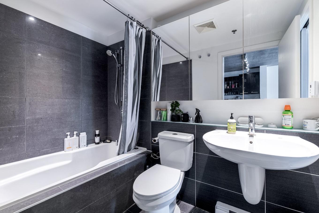 Salle de bains - 907-1414 Rue Chomedey, Montréal (Ville-Marie), QC - Indoor Photo Showing Bathroom