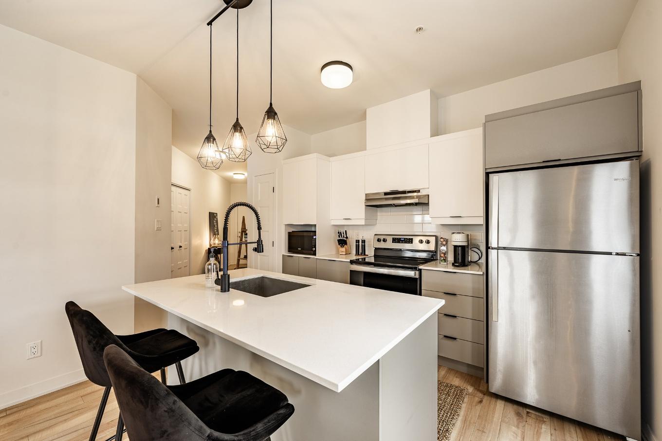 Kitchen - 310-9175 Rue Lennon, Brossard, QC - Indoor Photo Showing Kitchen With Upgraded Kitchen