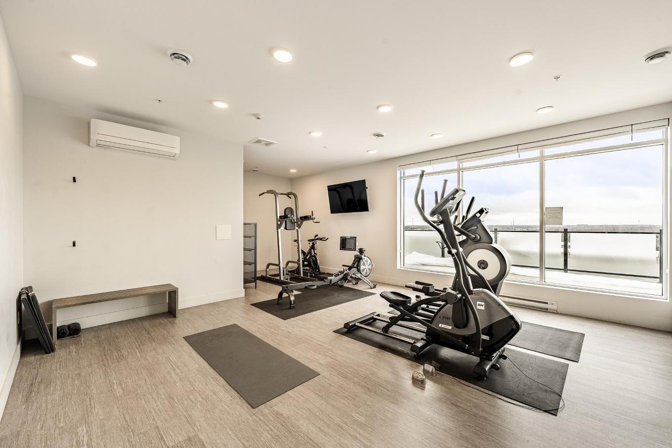 Exercise room - 310-9175 Rue Lennon, Brossard, QC - Indoor Photo Showing Gym Room