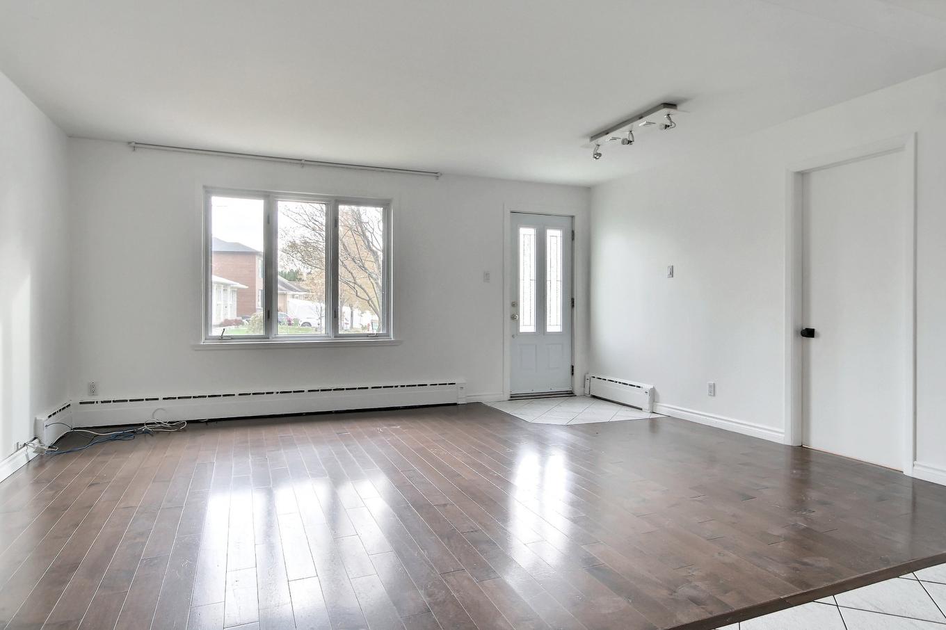 Living room - 1671 - 1675 Rue Pépin, Québec (Les Rivières), QC - Indoor Photo Showing Other Room