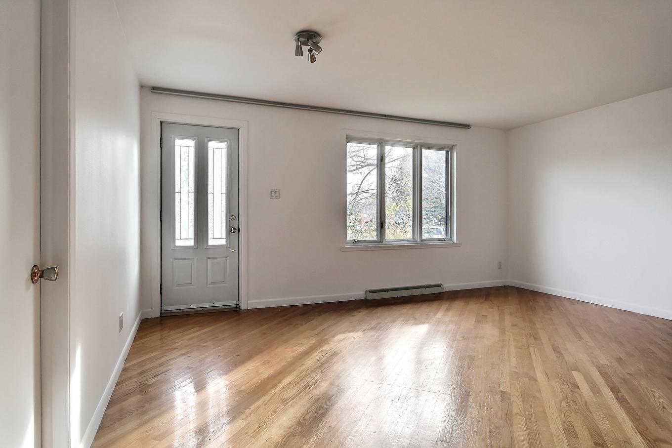 Living room - 1671 - 1675 Rue Pépin, Québec (Les Rivières), QC - Indoor Photo Showing Other Room