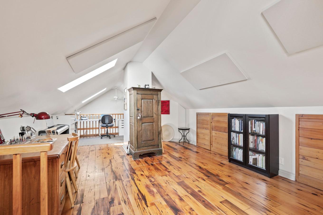 Family room - 490 - 492 Rue St-Alexandre, Longueuil (Le Vieux-Longueuil), QC - Indoor Photo Showing Other Room