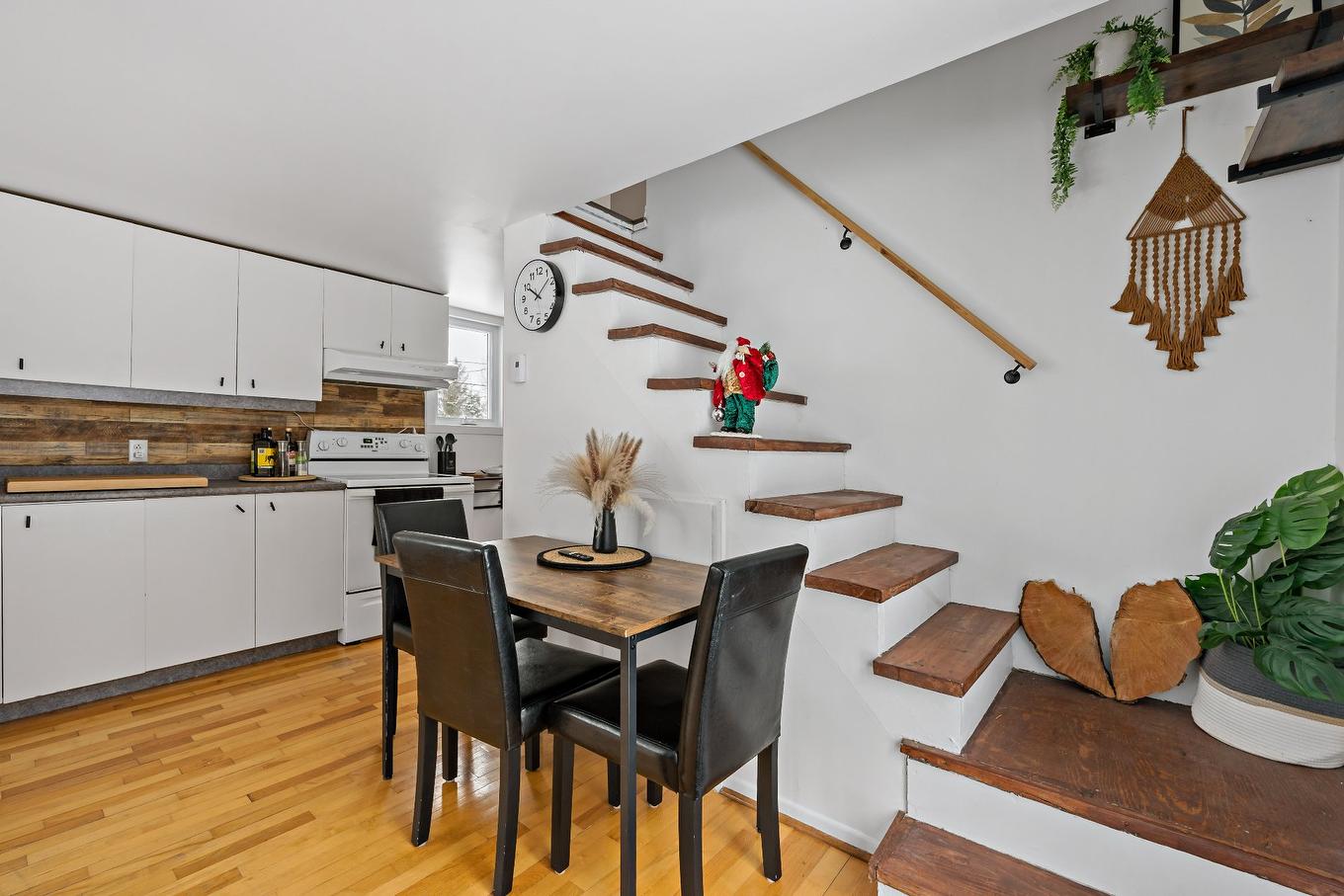 Dining room - 352 Ch. Du Lac-Rossignol, Lac-Supérieur, QC - Indoor
