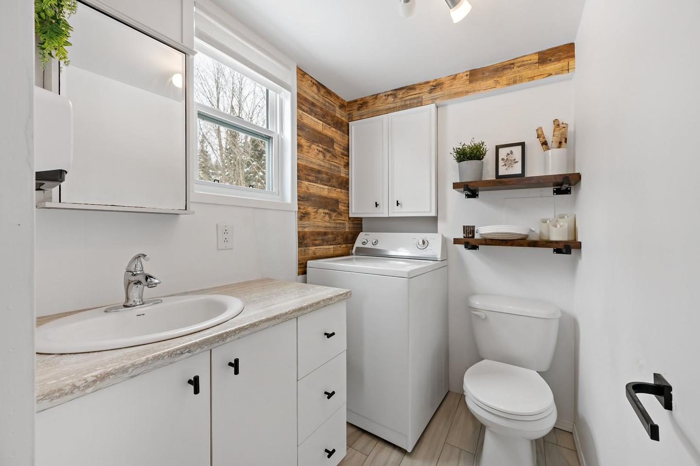 Powder room - 352 Ch. Du Lac-Rossignol, Lac-Supérieur, QC - Indoor