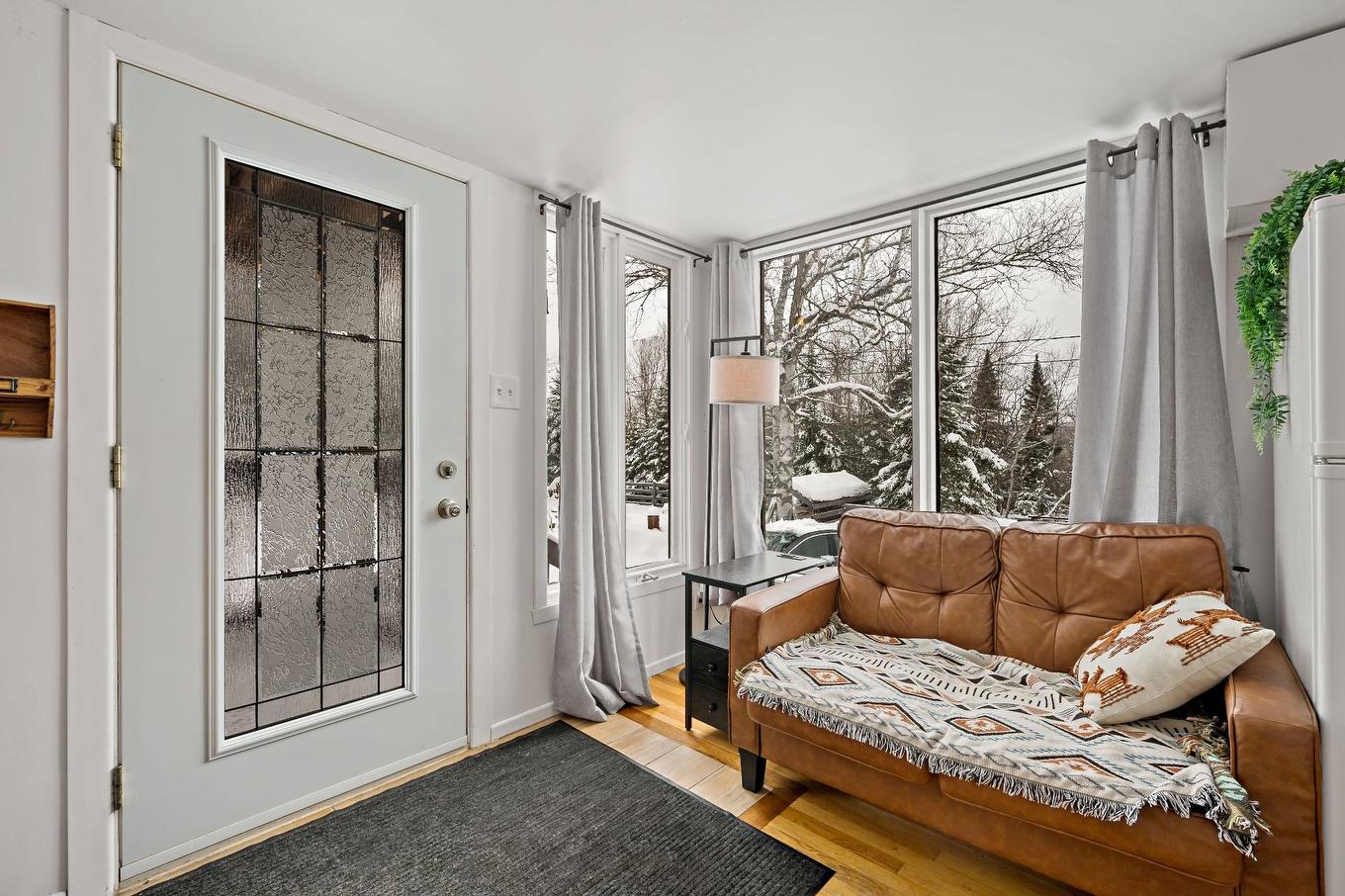 Living room - 352 Ch. Du Lac-Rossignol, Lac-Supérieur, QC - Indoor Photo Showing Other Room