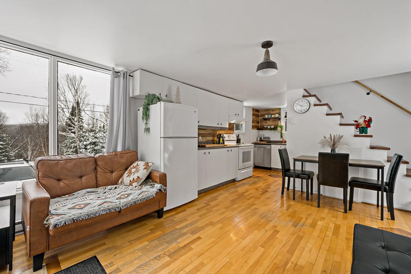 Living room - 352 Ch. Du Lac-Rossignol, Lac-Supérieur, QC - Indoor