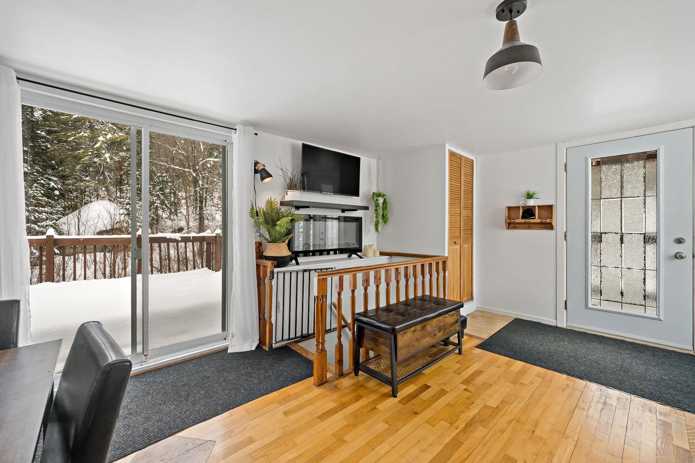 Living room - 352 Ch. Du Lac-Rossignol, Lac-Supérieur, QC - Indoor