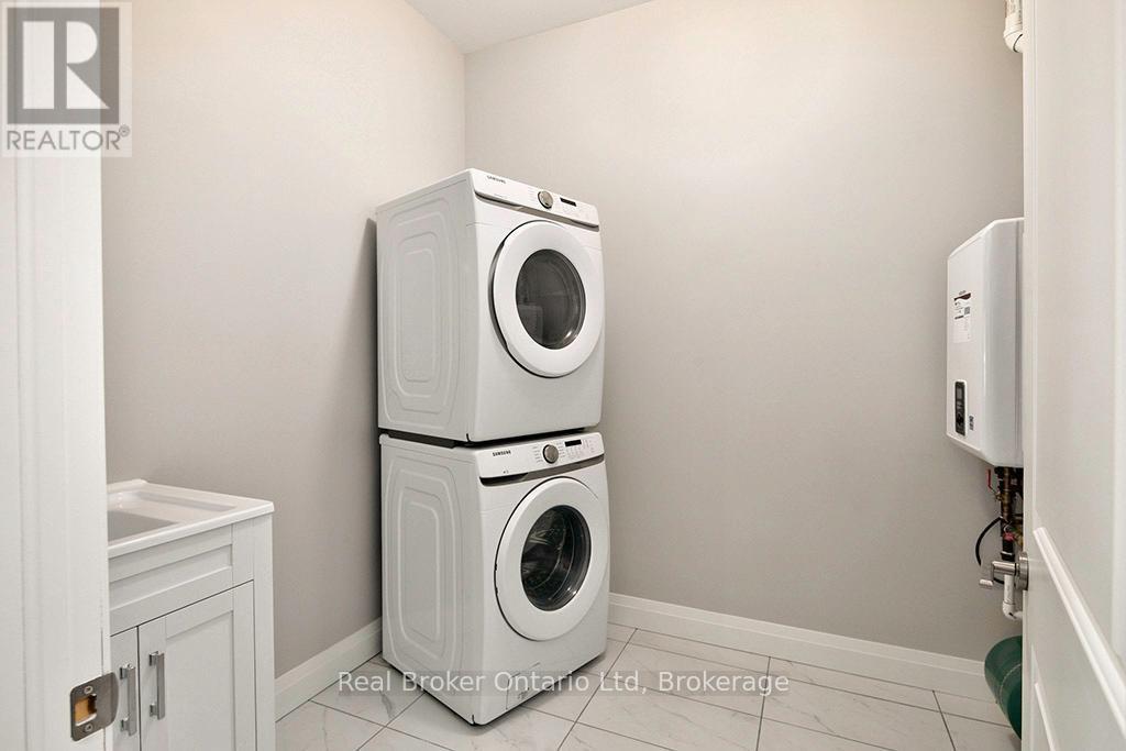 603 - 80 9Th Street E, Owen Sound, ON - Indoor Photo Showing Laundry Room