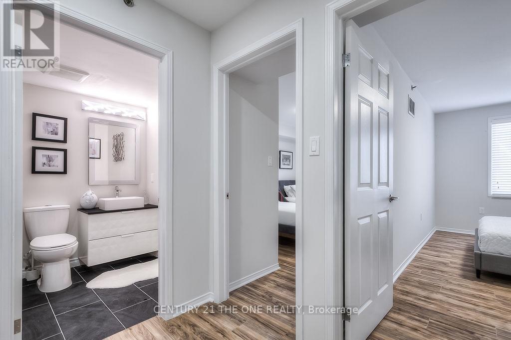 721 - 75 Weldrick Road E, Richmond Hill, ON - Indoor Photo Showing Bathroom