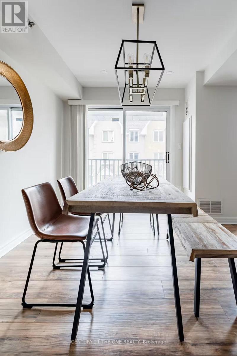 721 - 75 Weldrick Road E, Richmond Hill, ON - Indoor