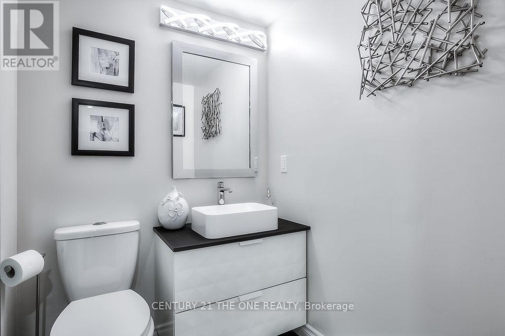 721 - 75 Weldrick Road E, Richmond Hill, ON - Indoor Photo Showing Bathroom