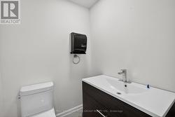 Bathroom 1 (Main) -