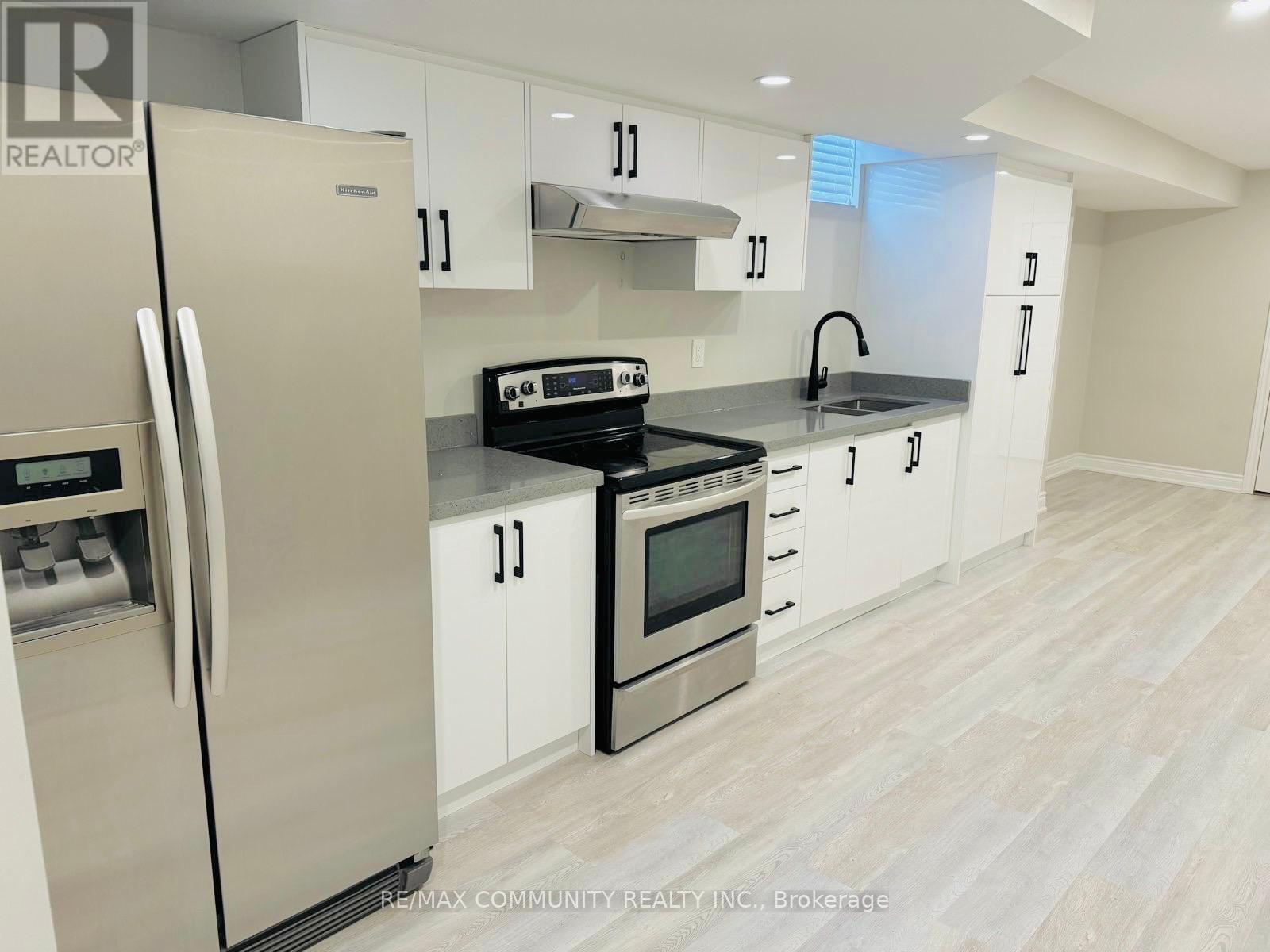89 Delbert Circle, Whitchurch-Stouffville, ON - Indoor Photo Showing Kitchen With Double Sink